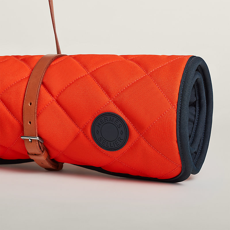 Hermès エルメス 犬用マット （フー / ネイビー） 犬用マット | Hermès - エルメス-公式サイト